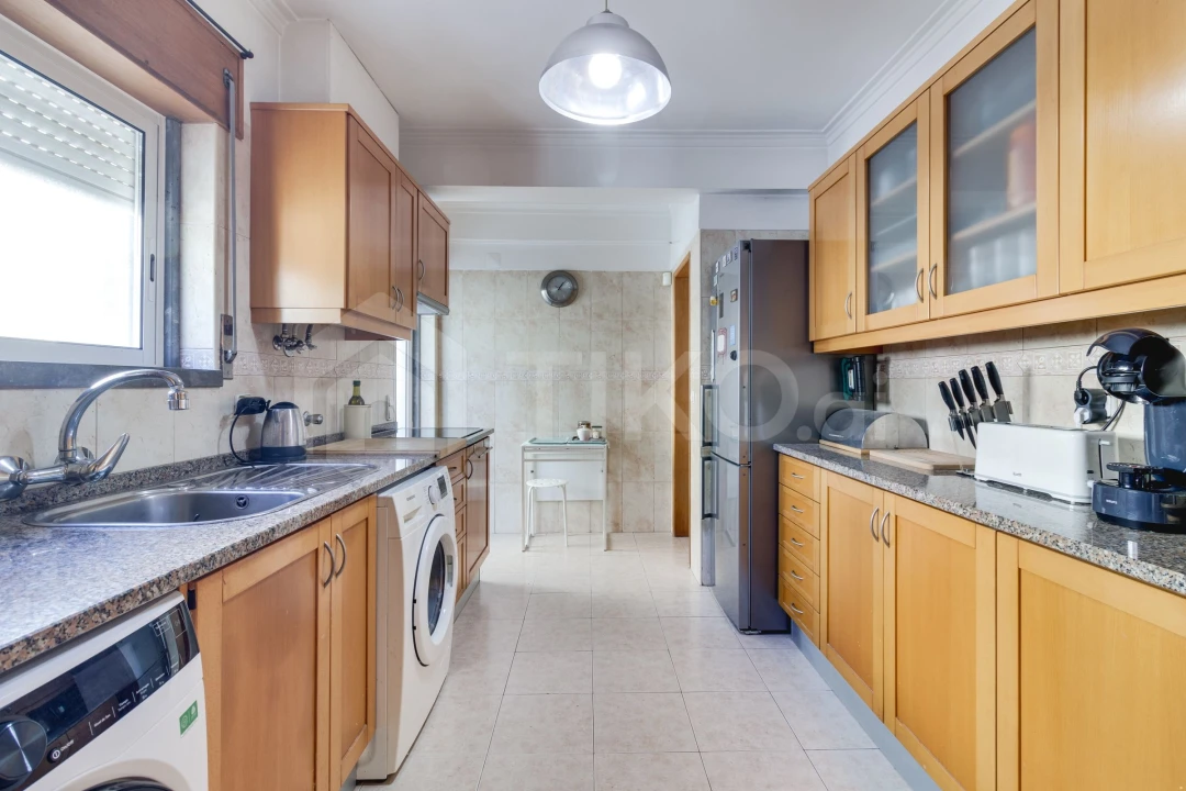 Moradia T4 para Venda em Carnaxide e Queijas Foto 1
