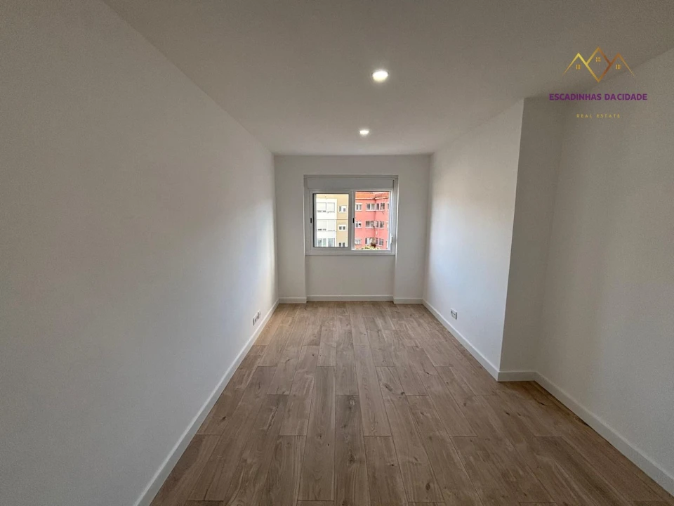 Apartamento T3 para Venda em Odivelas Foto 3
