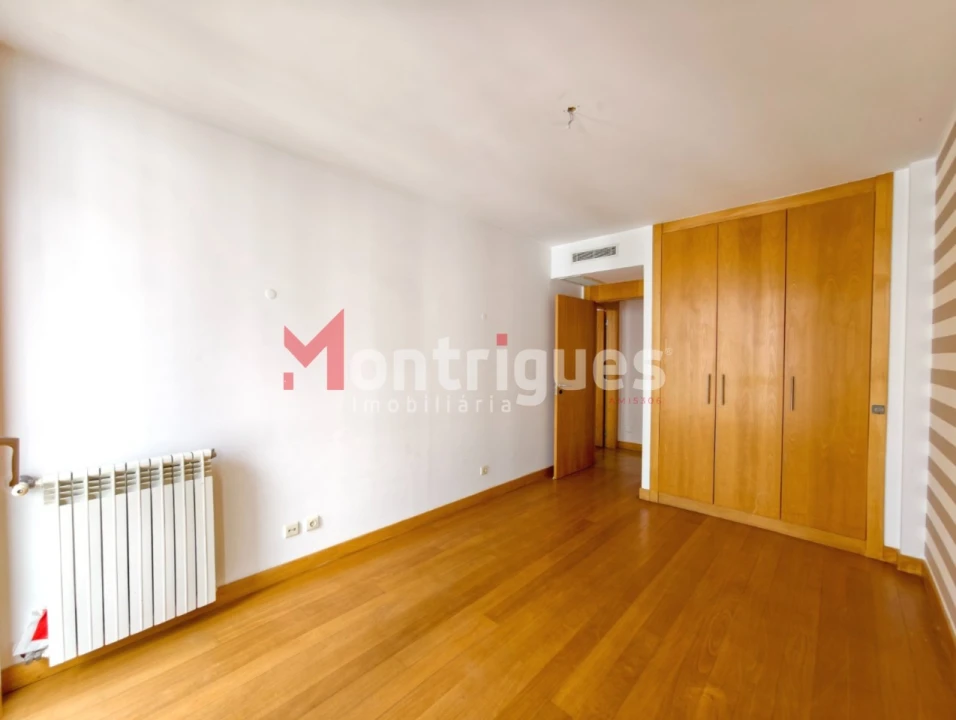Apartamento T4 para Venda em Parque das Nações Foto 18