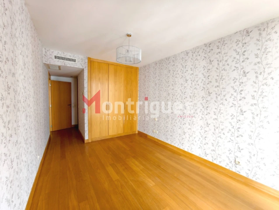 Apartamento T4 para Venda em Parque das Nações Foto 26