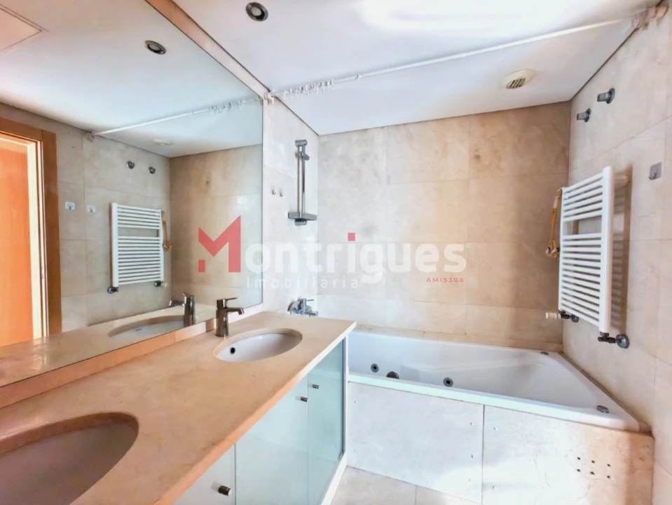 Apartamento T4 para Venda em Parque das Nações Foto 29