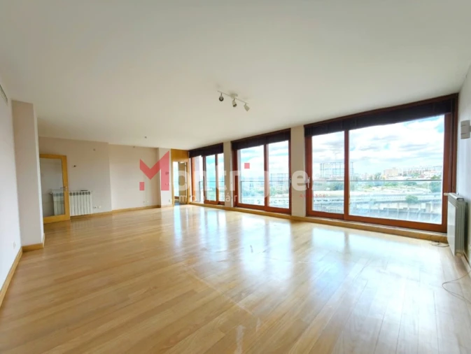 Apartamento T4 para Venda em Parque das Nações Foto 9