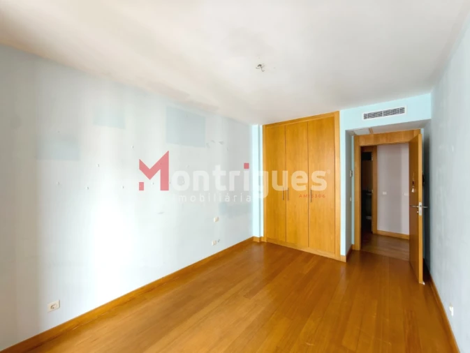 Apartamento T4 para Venda em Parque das Nações Foto 22