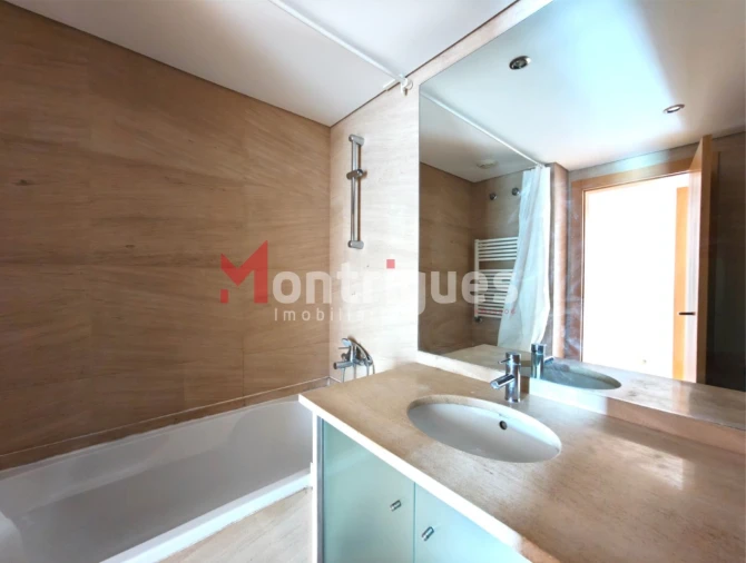 Apartamento T4 para Venda em Parque das Nações Foto 25