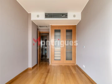 Apartamento T4 para Arrendamento em Parque das Nações
