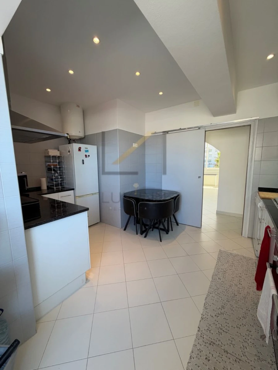 Apartamento T2 para Venda em Costa da Caparica Foto 3
