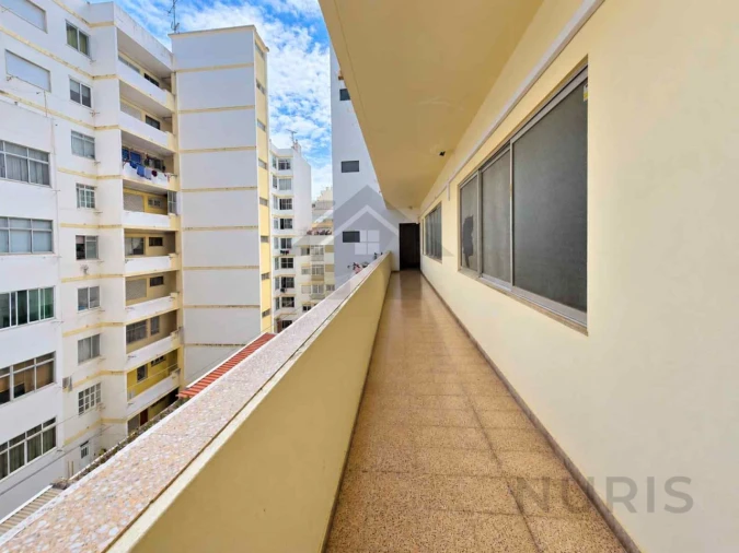 Apartamento T2 para Venda em Portimão Foto 17