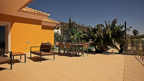 Moradia T6 para Venda em Santa Barbara de Nexe