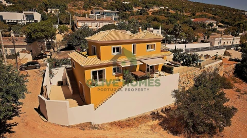 Moradia T6 para Venda em Santa Barbara de Nexe