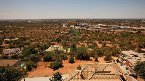 Moradia T6 para Venda em Santa Barbara de Nexe