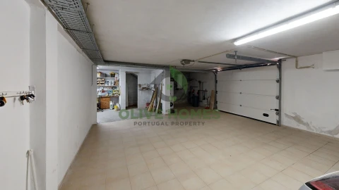 Moradia T6 para Venda em Santa Barbara de Nexe