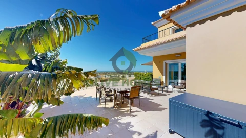 Moradia T6 para Venda em Santa Barbara de Nexe