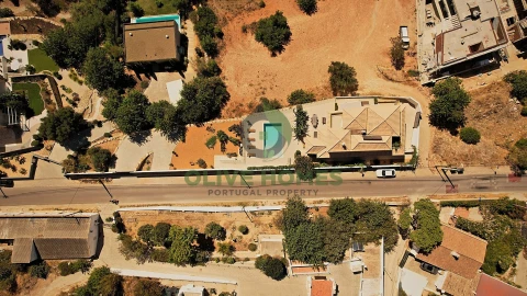 Moradia T6 para Venda em Santa Barbara de Nexe