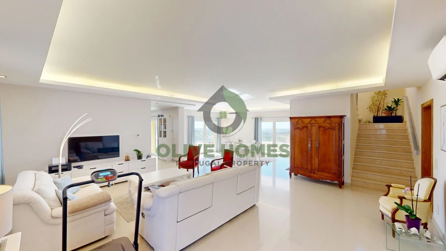 Moradia T6 para Venda em Santa Barbara de Nexe Foto 21