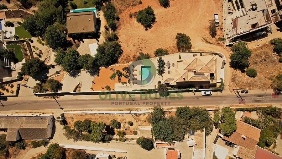 Moradia T6 para Venda em Santa Barbara de Nexe Foto 59