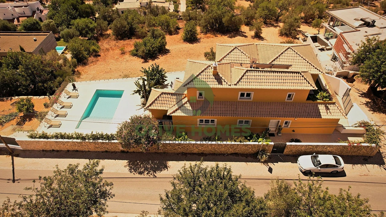 Moradia T6 para Venda em Santa Barbara de Nexe Foto 61