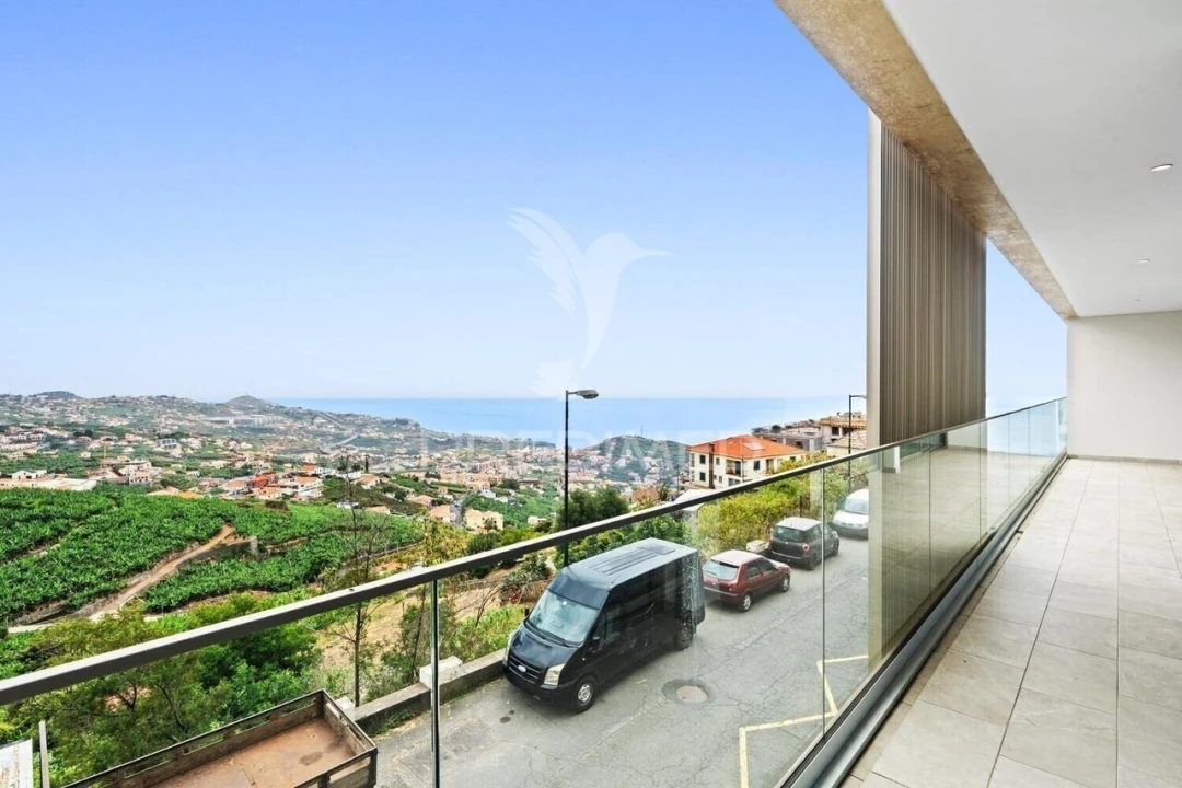 Apartamento T3 para Venda em Estreito de Camara de Lobos Foto 1