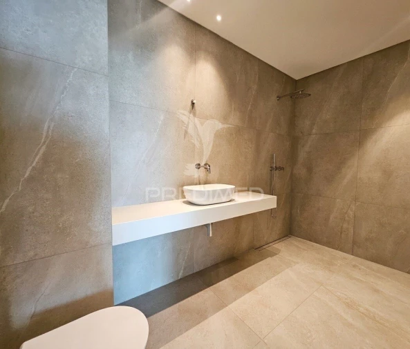 Apartamento T3 para Venda em Estreito de Camara de Lobos Foto 9