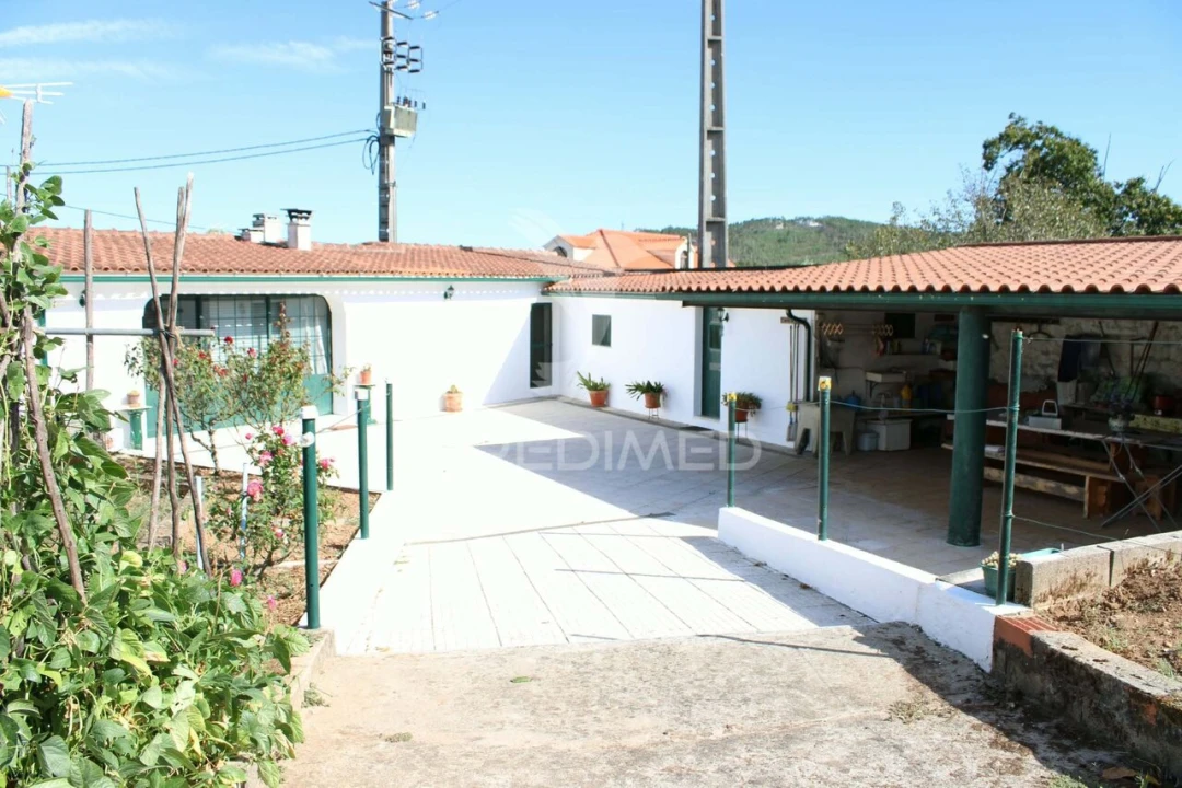 Moradia T3 para Venda em Aguas Belas Foto 30