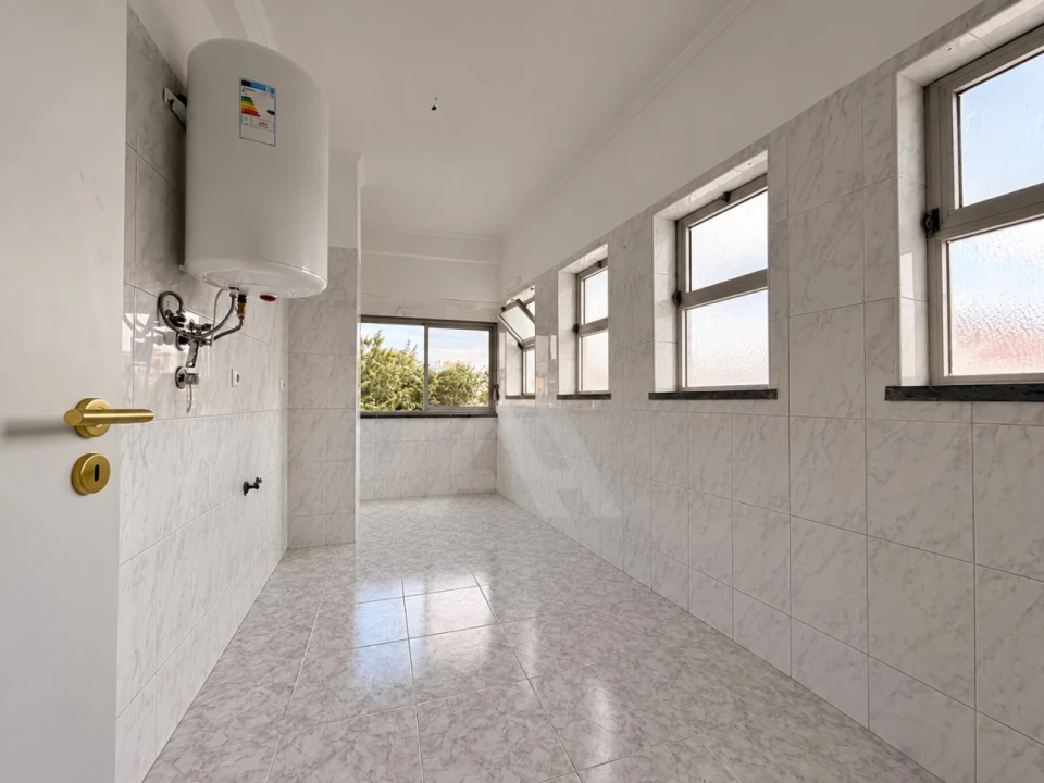 Apartamento T1 para Venda em Agualva e Mira-Sintra Foto 4