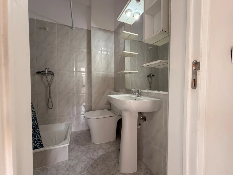Apartamento T1 para Venda em Agualva e Mira-Sintra Foto 11