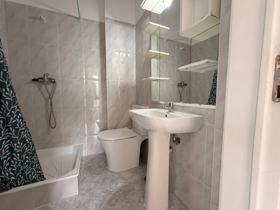 Apartamento T1 para Venda em Agualva e Mira-Sintra Foto 12