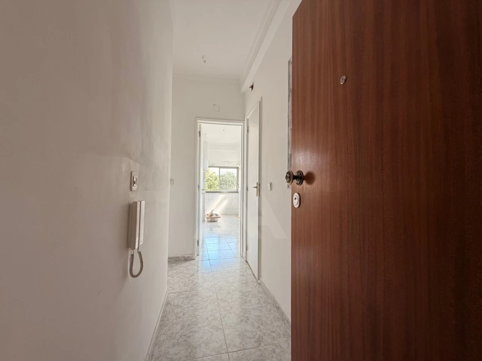 Apartamento T1 para Venda em Agualva e Mira-Sintra Foto 2