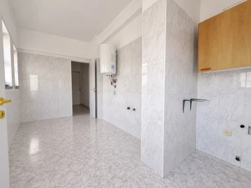 Apartamento T1 para Venda em Agualva e Mira-Sintra