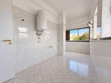 Apartamento T1 para Venda em Agualva e Mira-Sintra