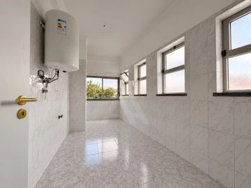Apartamento T1 para Venda em Agualva e Mira-Sintra