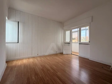 Apartamento T1 para Venda em Agualva e Mira-Sintra
