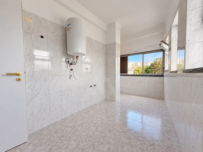 Apartamento T1 para Venda em Agualva e Mira-Sintra Foto 5