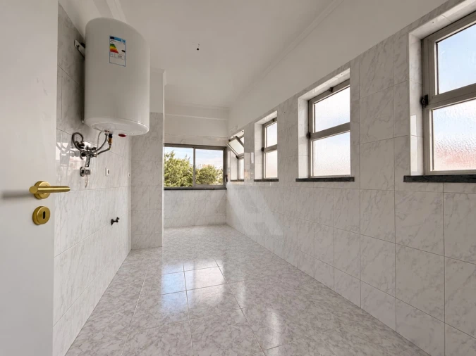 Apartamento T1 para Venda em Agualva e Mira-Sintra Foto 4