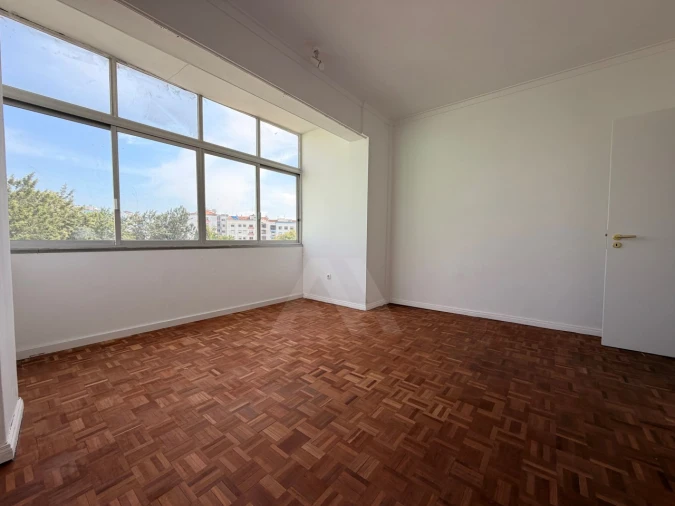 Apartamento T1 para Venda em Agualva e Mira-Sintra Foto 9