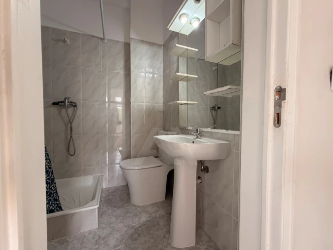 Apartamento T1 para Venda em Agualva e Mira-Sintra Foto 11
