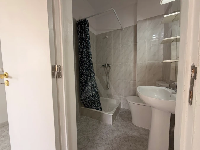 Apartamento T1 para Venda em Agualva e Mira-Sintra Foto 13