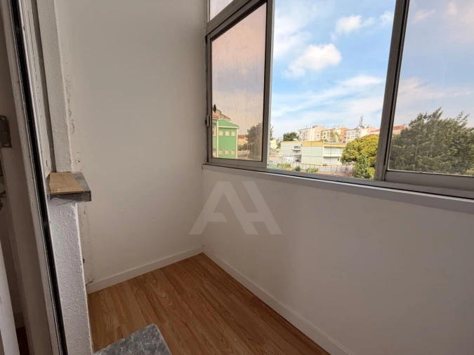 Apartamento T1 para Venda em Agualva e Mira-Sintra Foto 17