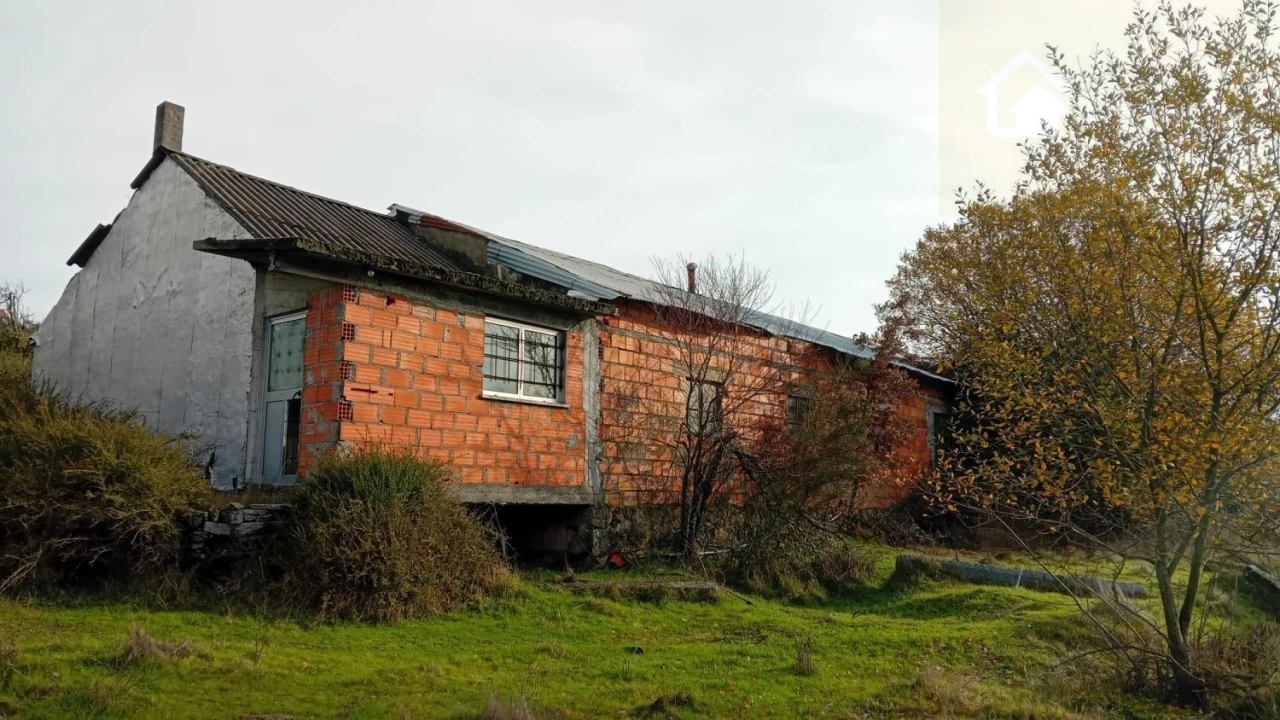 Loja para Venda em Tavares (Chãs, Várzea e Travanca) Foto 1