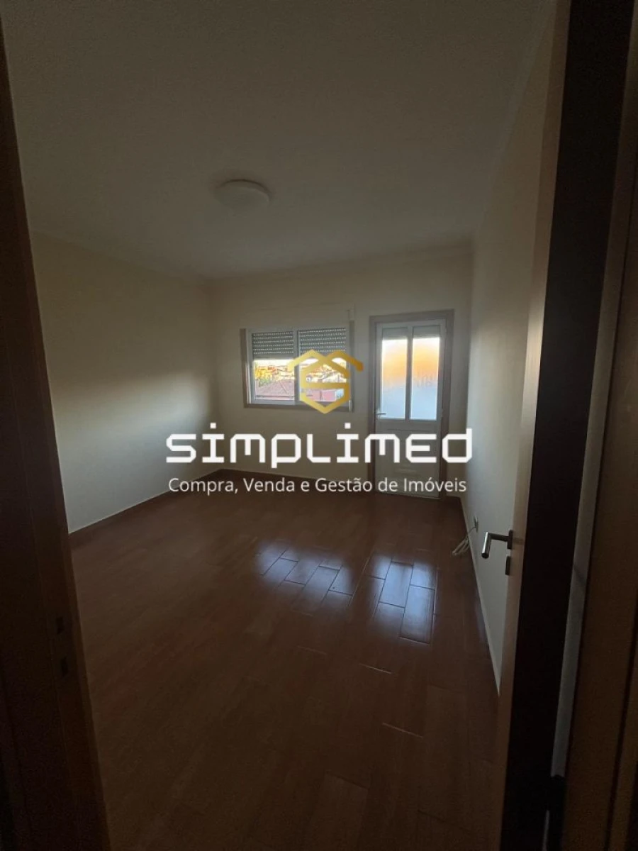Apartamento T1 para Arrendamento em Oliveira do Douro Foto 2