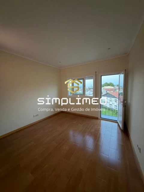 Apartamento T2 para Arrendamento em Oliveira do Douro