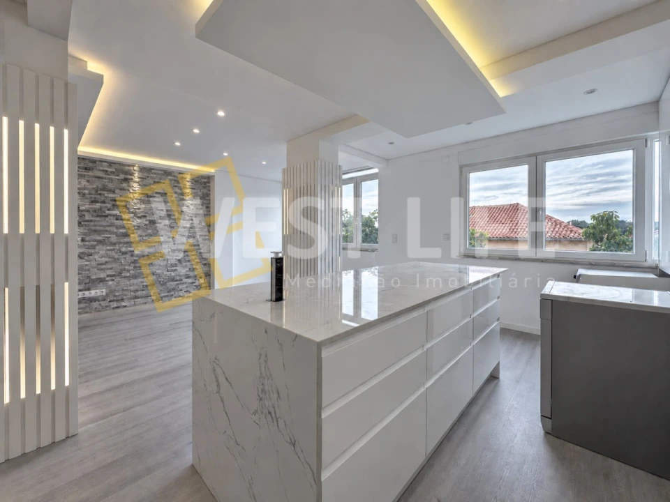 Apartamento T2 para Venda em Carnaxide e Queijas Foto 1
