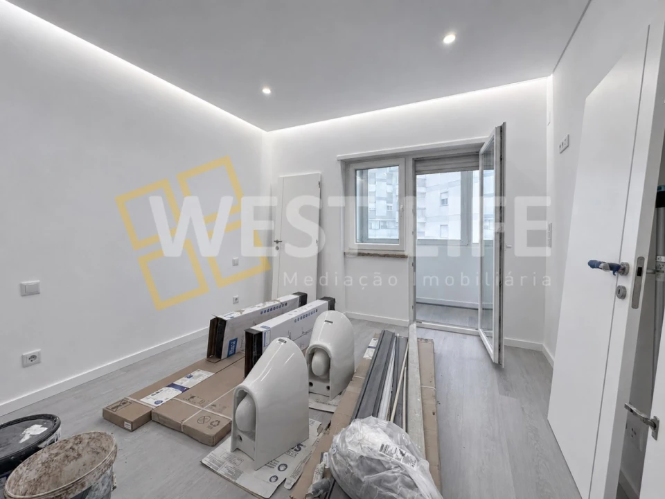 Apartamento T2 para Venda em Carnaxide e Queijas Foto 12