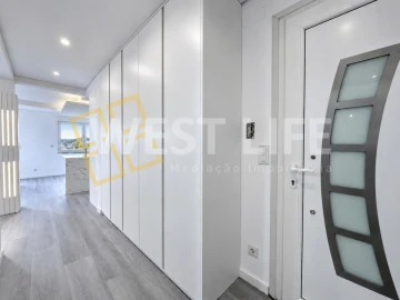Apartamento T2 para Venda em Carnaxide e Queijas