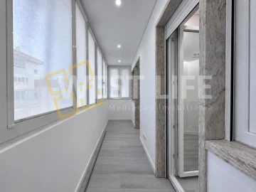 Apartamento T2 para Venda em Carnaxide e Queijas
