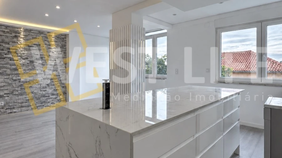 Apartamento T2 para Venda em Carnaxide e Queijas