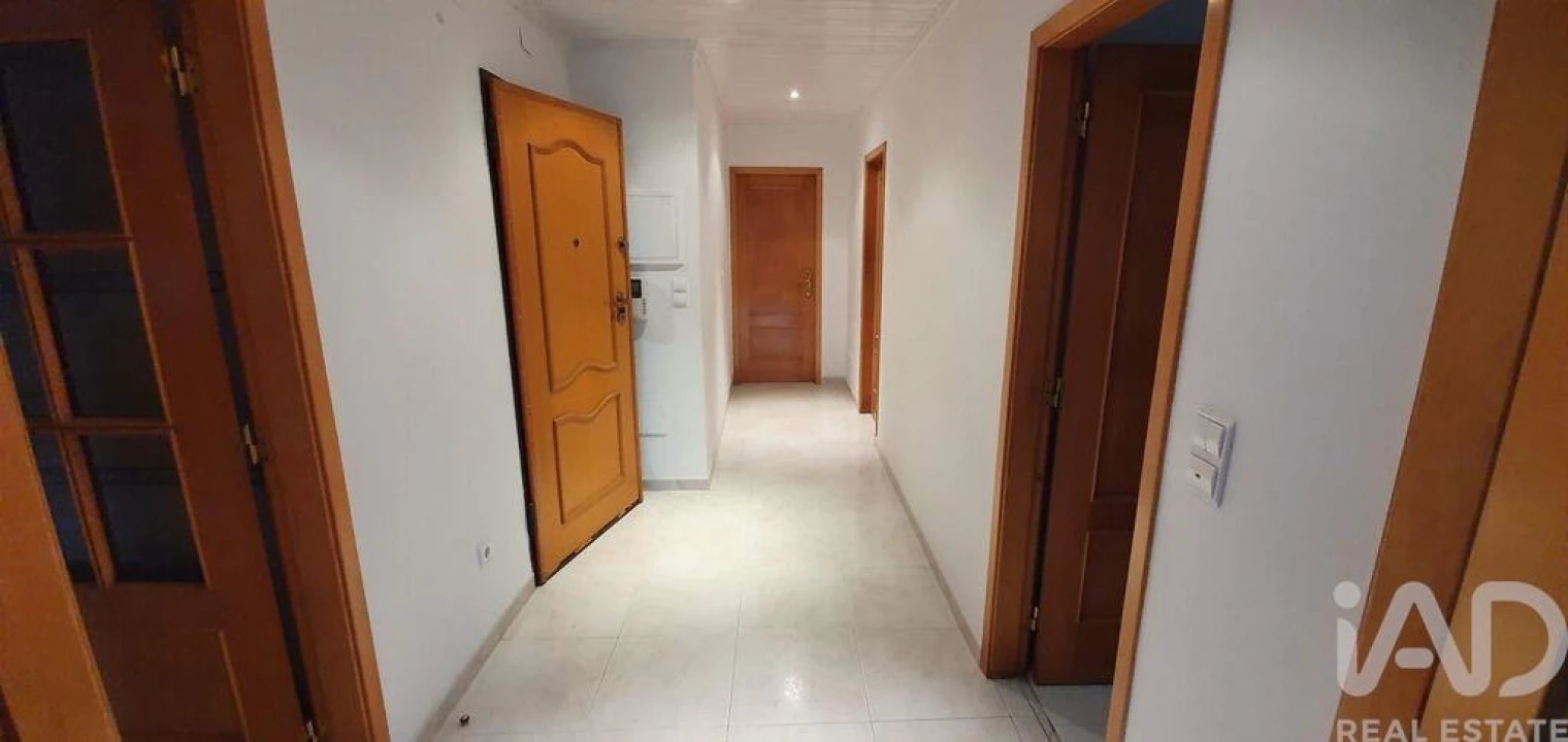 Apartamento T2 para Venda em Queluz e Belas Foto 9