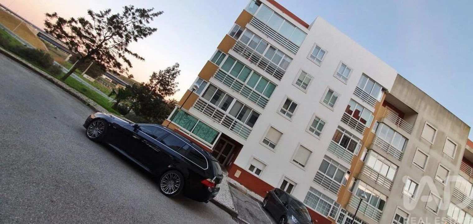 Apartamento T2 para Venda em Queluz e Belas Foto 1