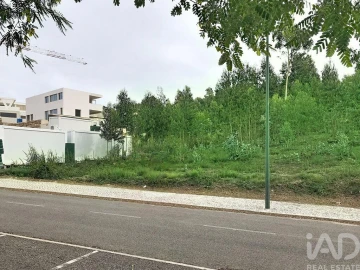 Terreno para Venda em Queluz e Belas
