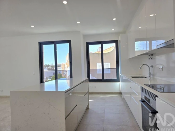 Apartamento T3 para Venda em Quarteira Foto 5