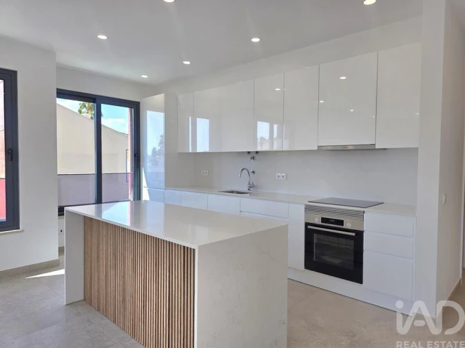 Apartamento T3 para Venda em Quarteira Foto 4